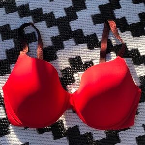 Like new 34DD Victoria’s Secret Bra!